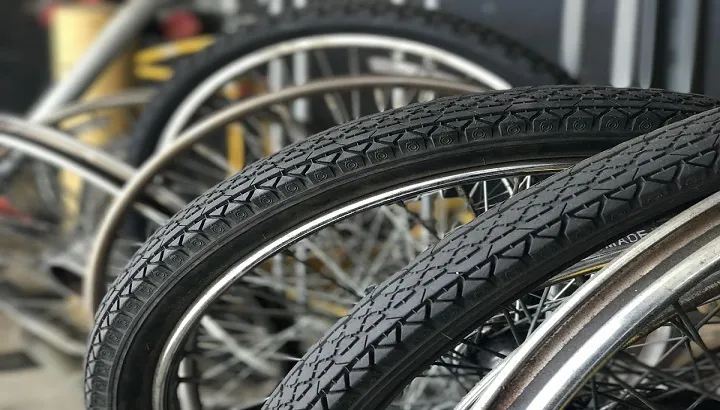 How Can Avoid Road Bike Tyres Punctures.jpg